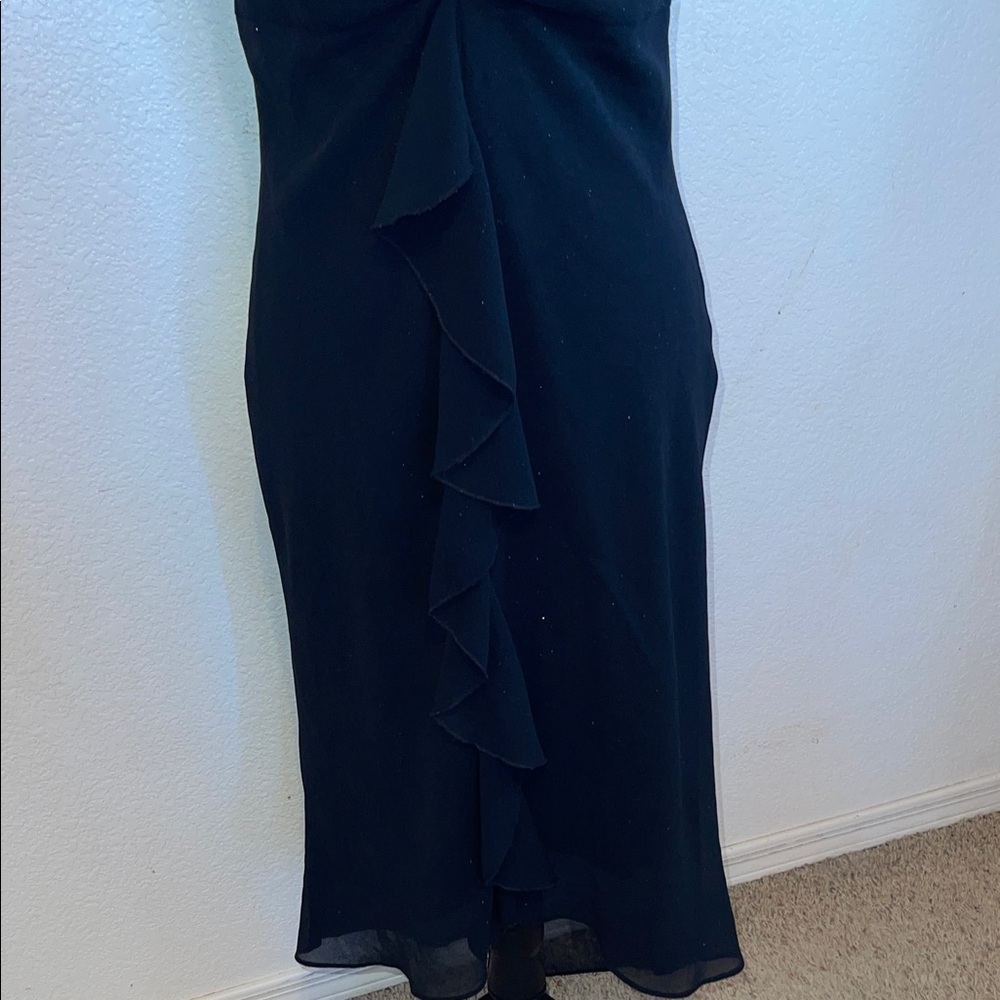 Elegant Black Sleeveless Dress - Picture 5 of 12